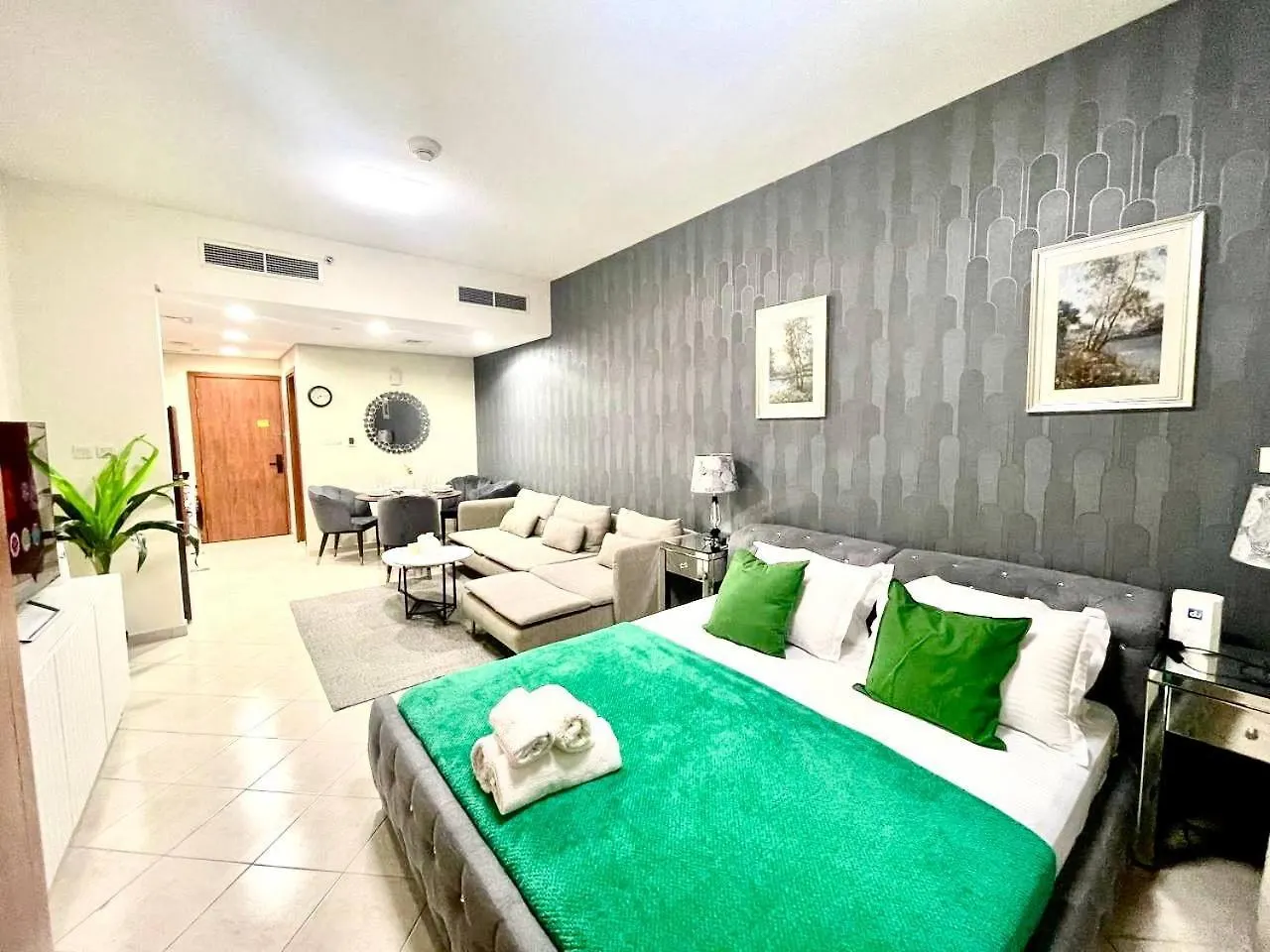Amazing Studio Apartment In The Crescent A Tower Impzの連絡先